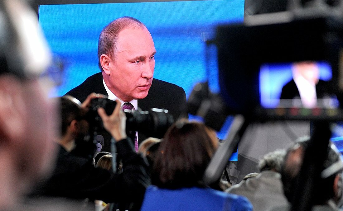 Политологи связывают возможную атаку в СМИ на Путина с ростом влияния России в мире