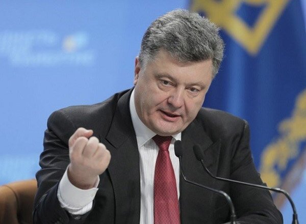 Порошенко поручил украинским дипломатам усилить международное давление на РФ